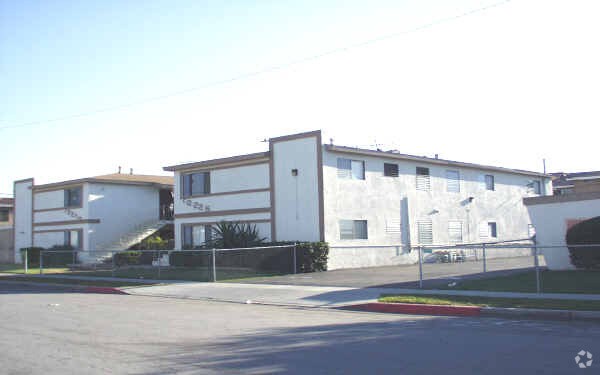 Primary Photo - 10218-10226 Ruoff Ave