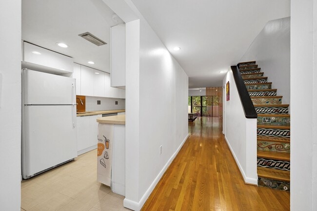 Building Photo - 2600 Cardena St