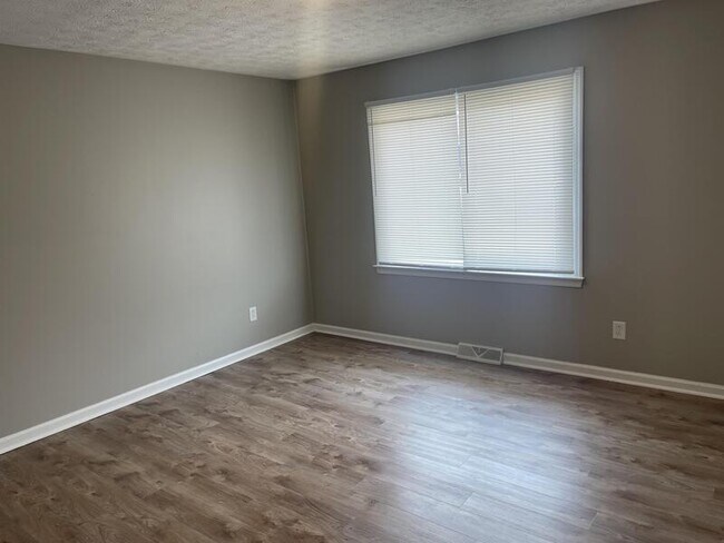 Foto del edificio - 1648 Foxhaven Dr