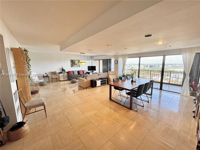 Foto del edificio - 1800 NE 114th St