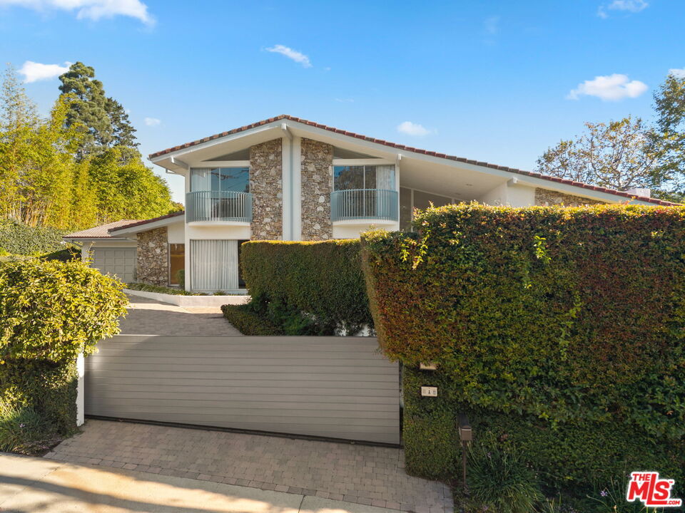 Foto principal - 650 N Tigertail Rd