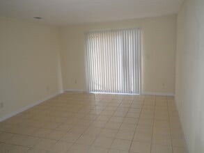 Building Photo - 1610 Green Briar Pkwy