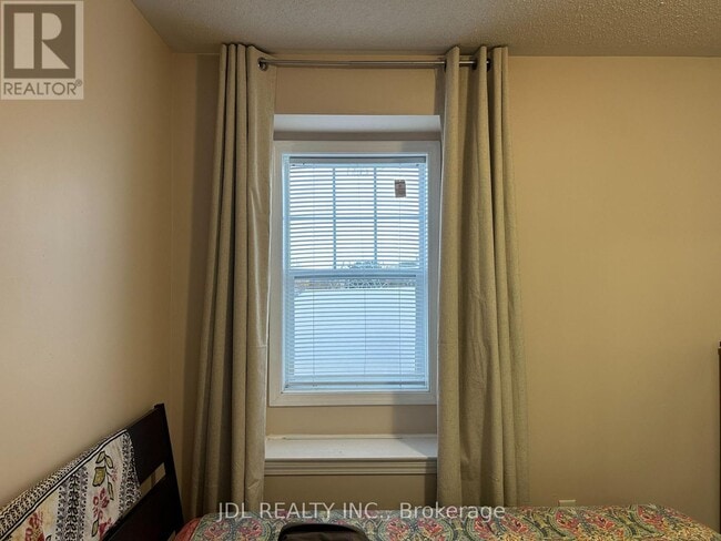 Building Photo - 233 Rouge River Dr