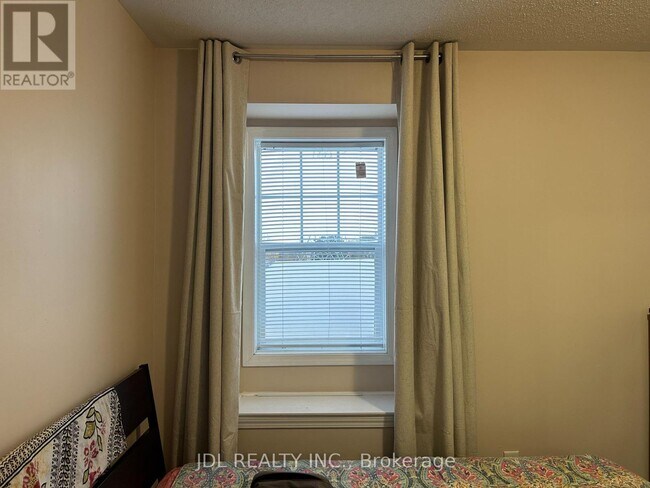 Photo du bâtiment - 233 Rouge River Dr