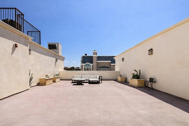 Foto del edificio - 11848 Kiowa Ave
