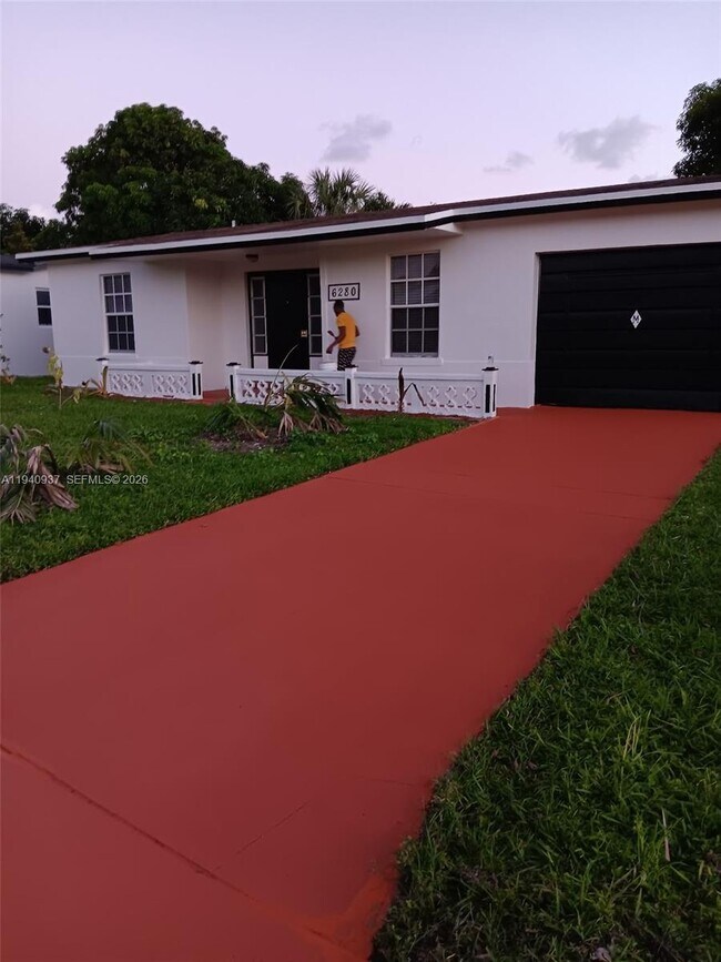 Foto del edificio - 6280 SW 8th Pl