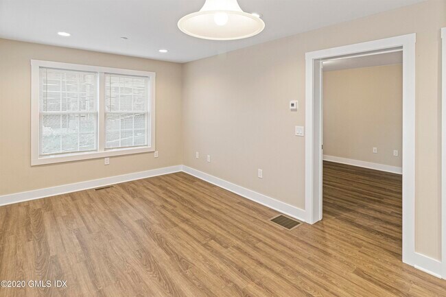 Building Photo - 303 Hamilton Ave