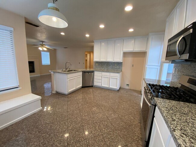 Building Photo - Spacious 2-Story in Laguna Park Village