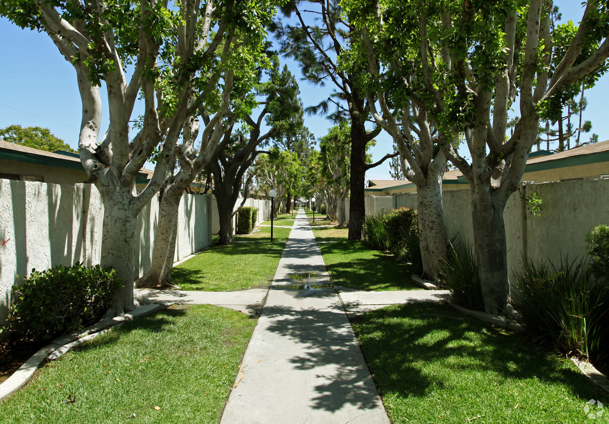 Building Photo - Knott Village Apartments