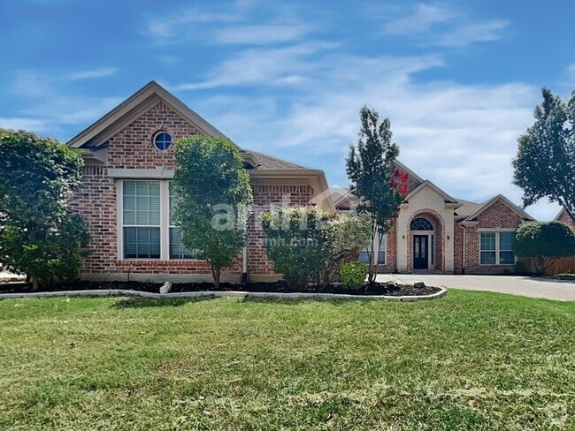 Building Photo - 4456 Young Dr