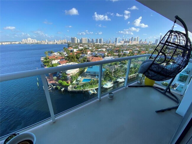 Foto del edificio - 2851 NE 163rd St