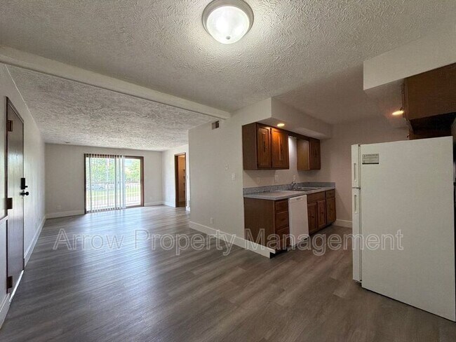 Building Photo - 3341 Holdrege St