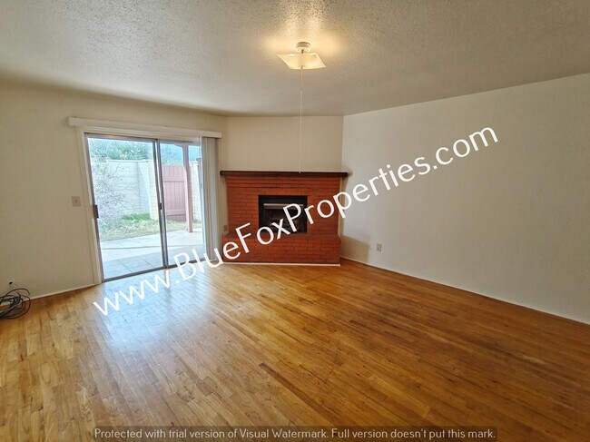 Foto del edificio - 1201 N Tracy Ave