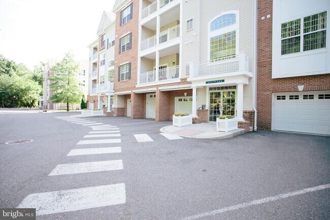 Building Photo - 226 Breeders Cup Dr