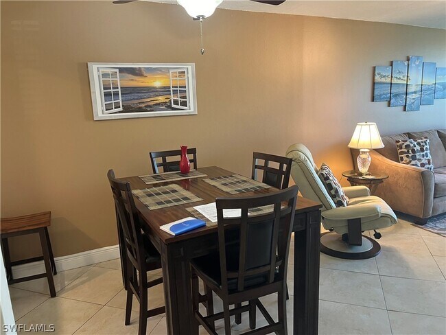 Foto del edificio - 1085 Forest Lakes Dr