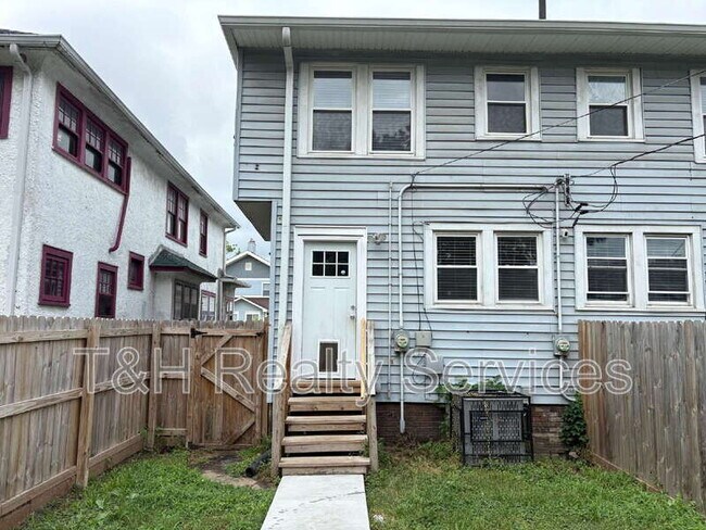 Building Photo - 2933 Ruckle St