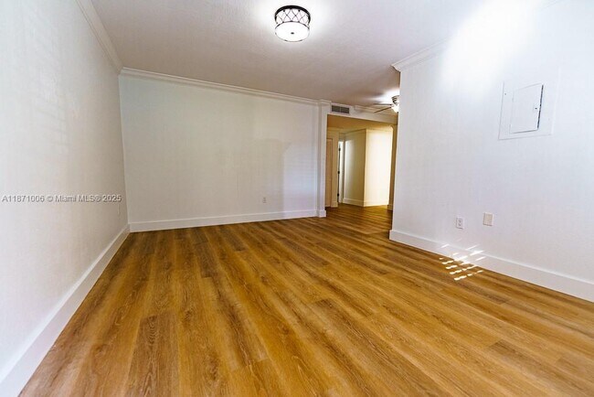 Foto del edificio - 95 Edgewater Dr