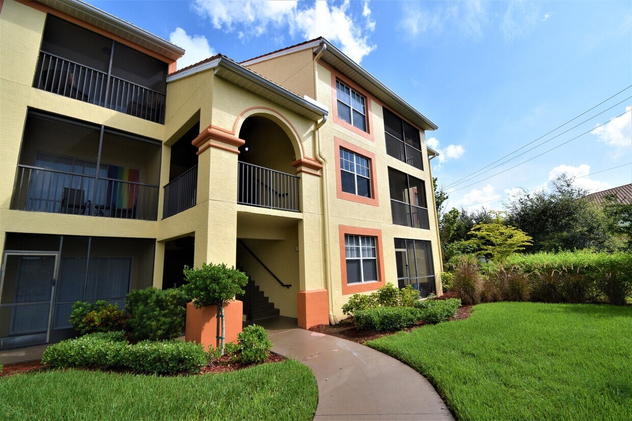 Primary Photo - ** FAIRWAY PRESERVE ** 3 BED / 2 BATH COND...