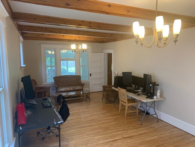 Sala de estar principal - 1046 19th Ave SE