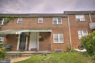 Building Photo - 1405 N Decker Ave