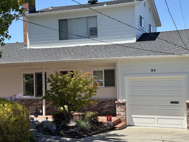 Building Photo - Coming Oct. 1, 2026 - Charming 3 bed, 2 bath with office on San Carlos Border