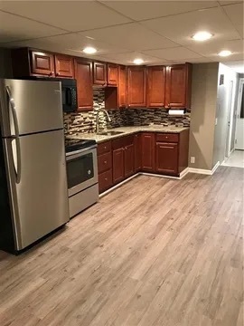 Kitchen - 2142 Mineral Spring Ave