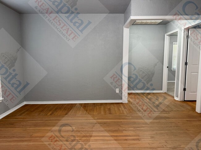 Building Photo - 256 E Key Blvd