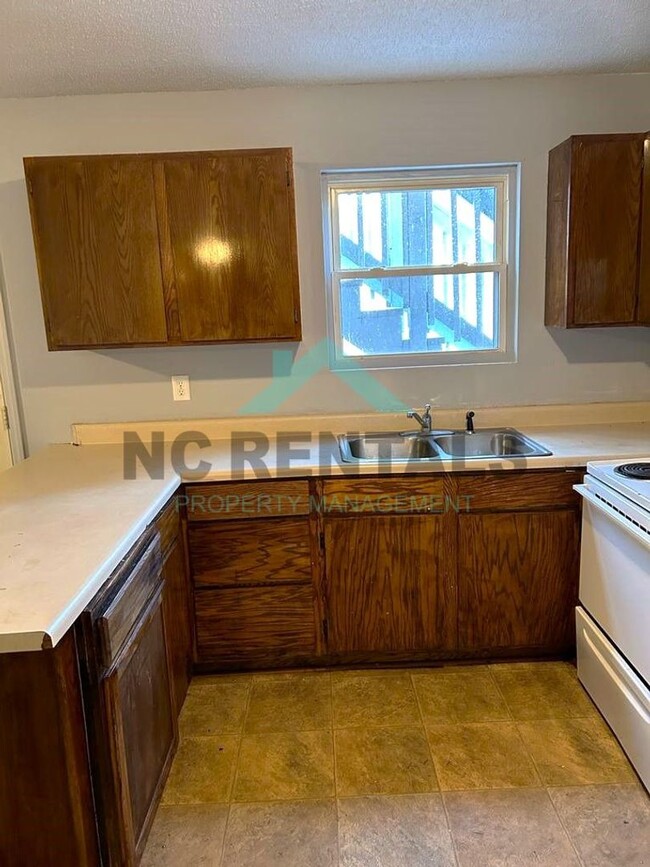 Building Photo - Coming Soon: Renovated 2-Bedroom, 1-Bathro...