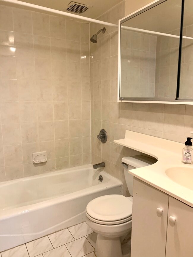 bathroom - 255 W 93rd St
