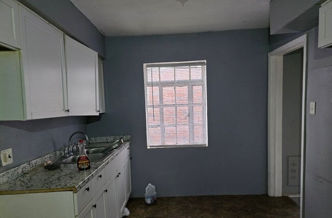 Building Photo - 14338 Lauder St