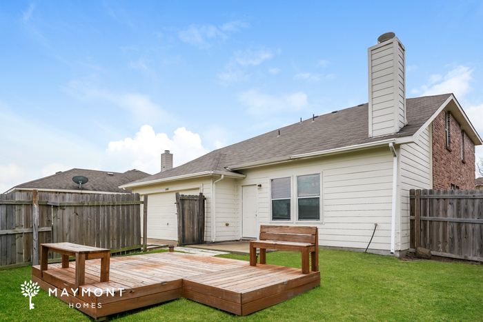 Building Photo - Spacious 4-Bedroom