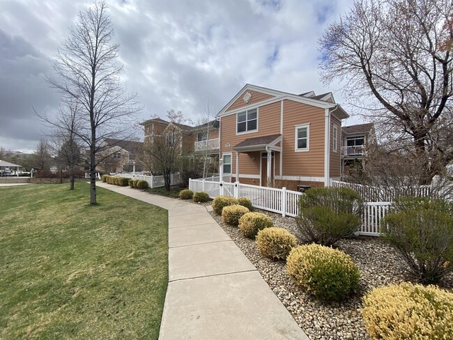 Photo - 2115 Grays Peak Dr Townhome