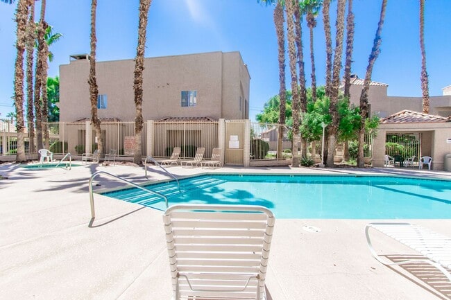 Foto del edificio - MOVE-IN READY! 2 BEDROOM, 2 BATH, GROUND L...