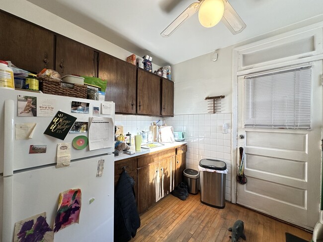 Foto del edificio - 2131 W Giddings St