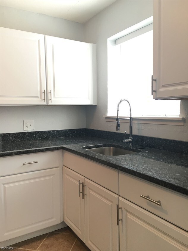 Primary Photo - 1 br, 1 bath Apartment - 110 Newburn Dr