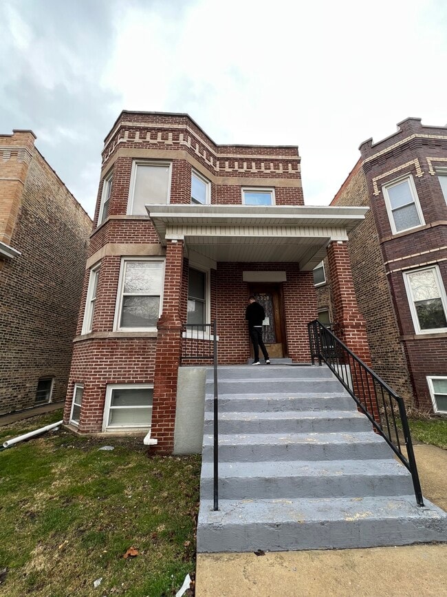 Building Photo - 2308 N Harding Ave