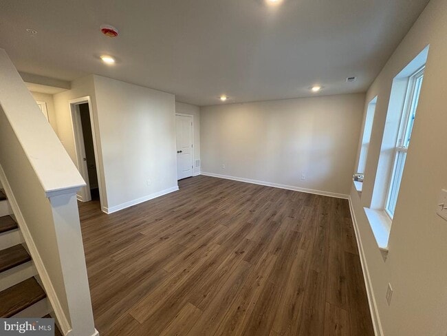 Foto del edificio - 25 Atkins Dr