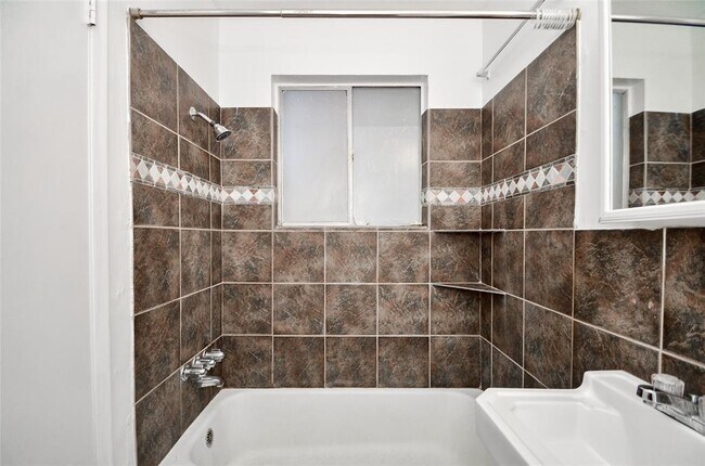 Foto del edificio - 427 W 17th St
