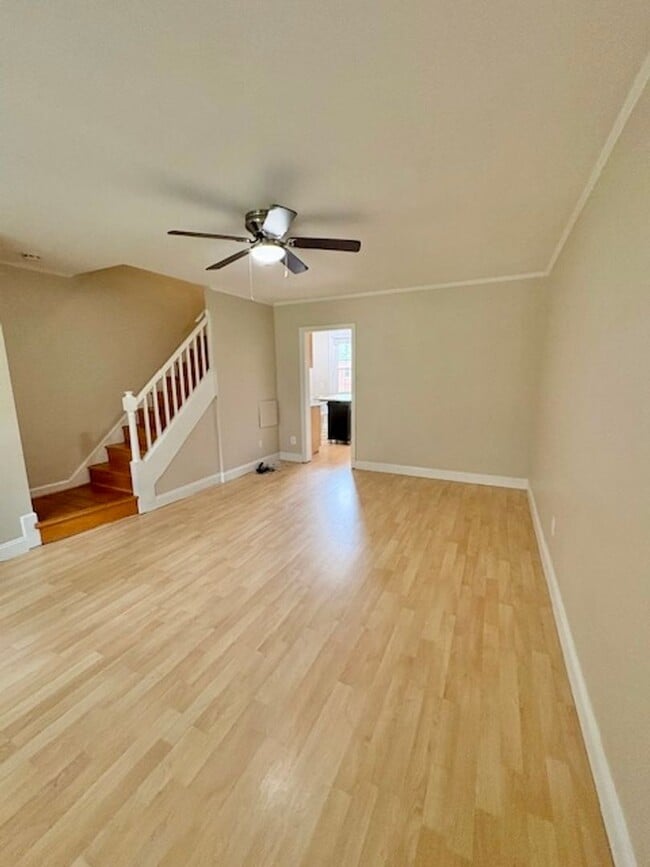 Building Photo - Updated 1BR/1BA 2-level TH in great location