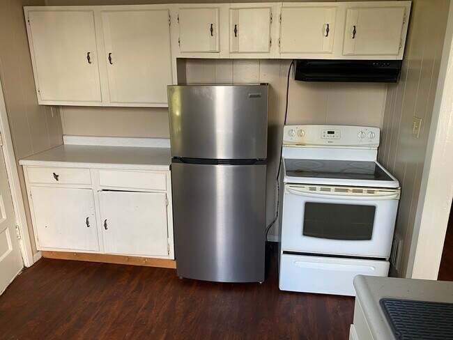Kitchen - 967 N Water Ave