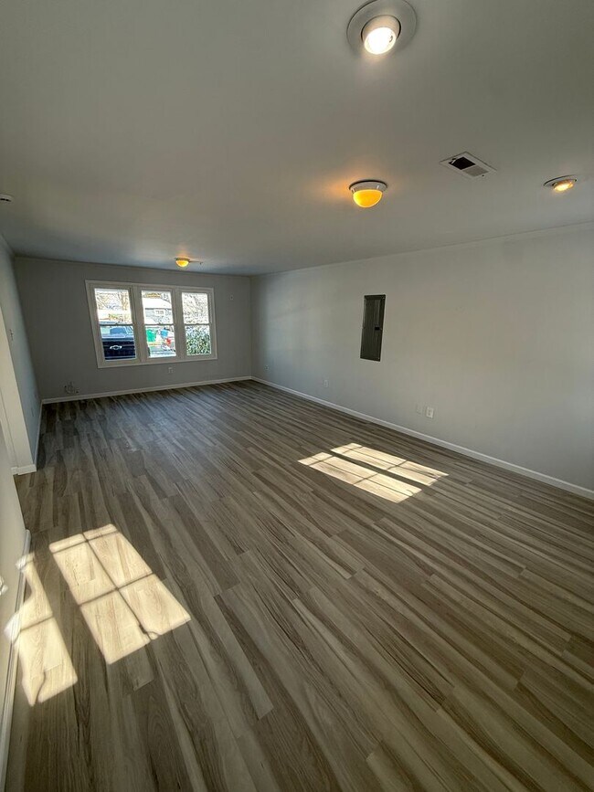 Foto del edificio - Fantastic 4 Bedroom 2 Bath Expanded Home