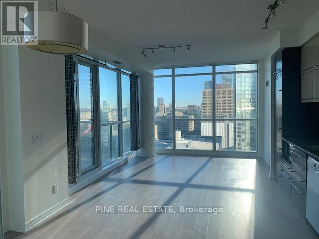 Photo du bâtiment - 770 Bay St.