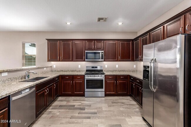 Foto del edificio - 17127 W Alice Ave