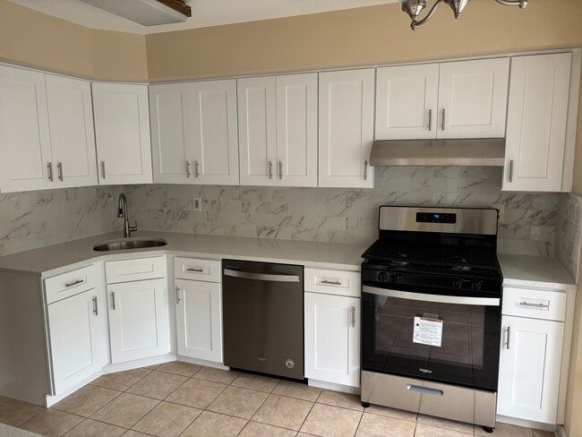 Building Photo - 112 Biscayne Ct