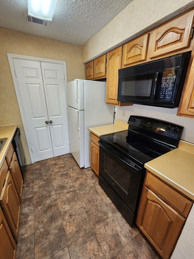 Foto del edificio - 1 bed 1 bath condo