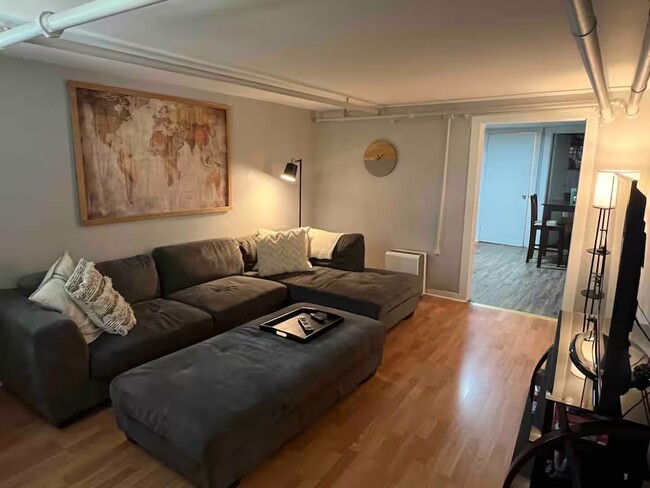 Foto del edificio - 1519 W Granville Ave