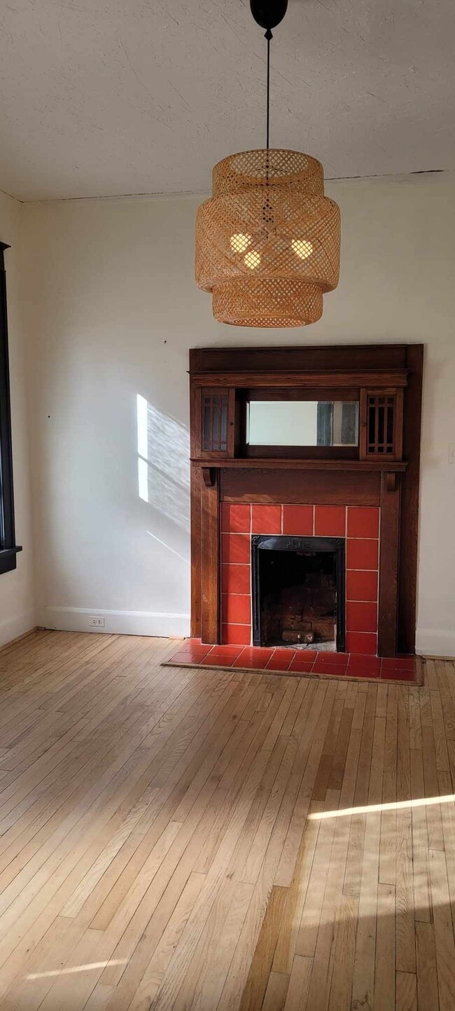 Building Photo - 1952 Court Ave