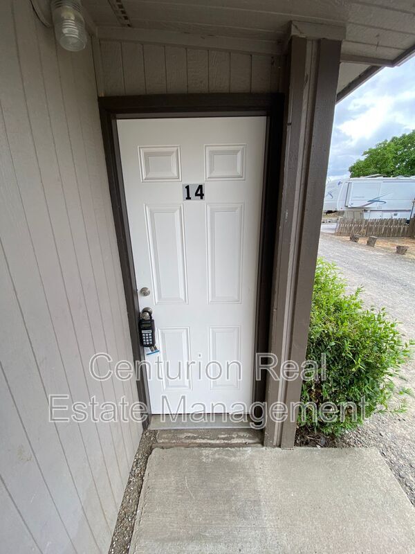 Building Photo - 3010 Phyllis St. NE