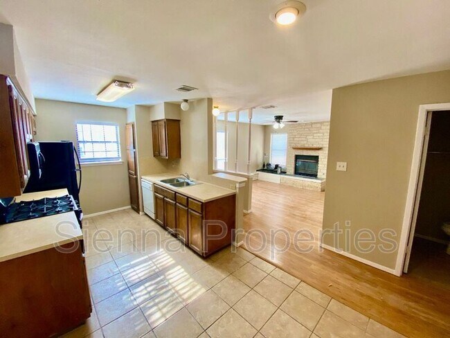 Building Photo - 6500 Columbia Oaks Ct