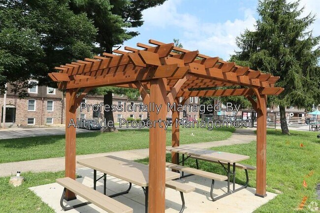 Foto del edificio - 2601 Lindsay Ave